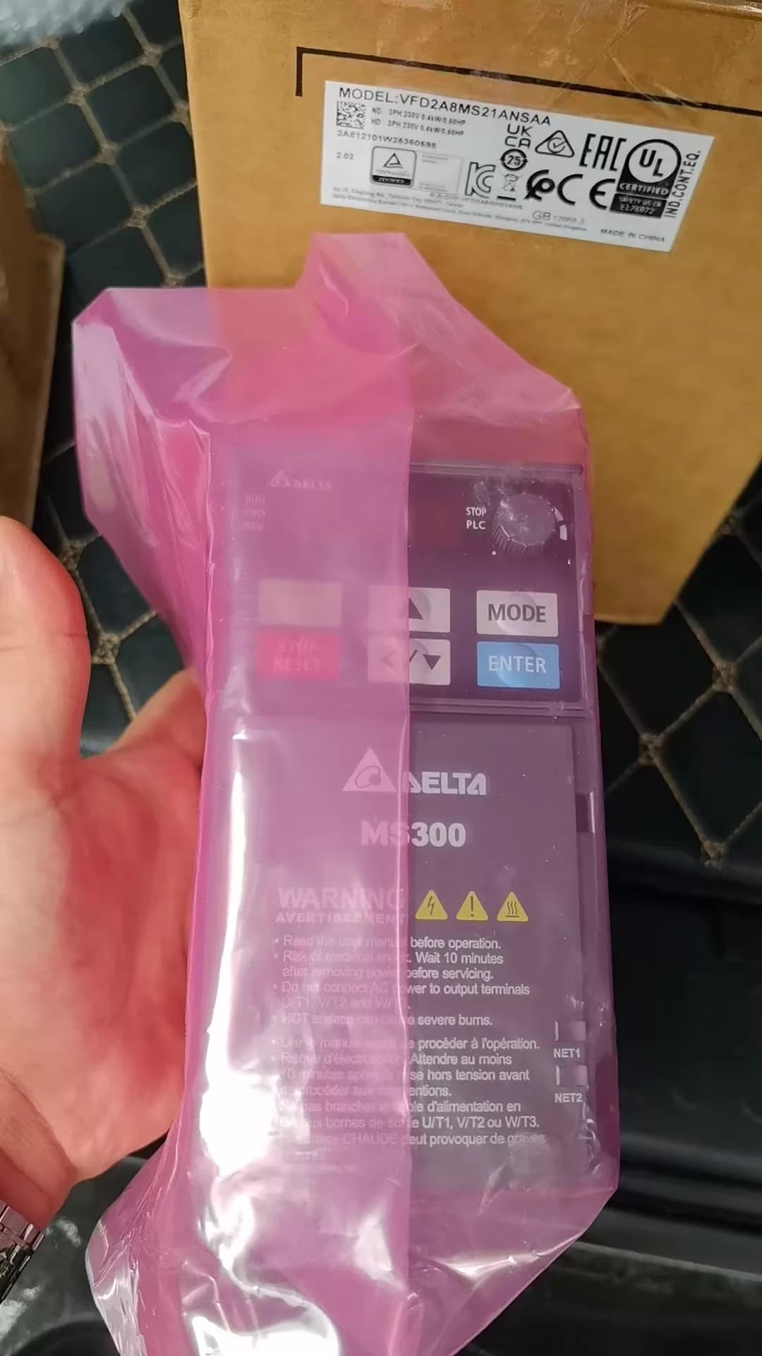 100 % helt ny original och äkta Delta 220V 0,4KW VFD2A8MS21ANSAA Frekvensomvandlare Driv servomotor