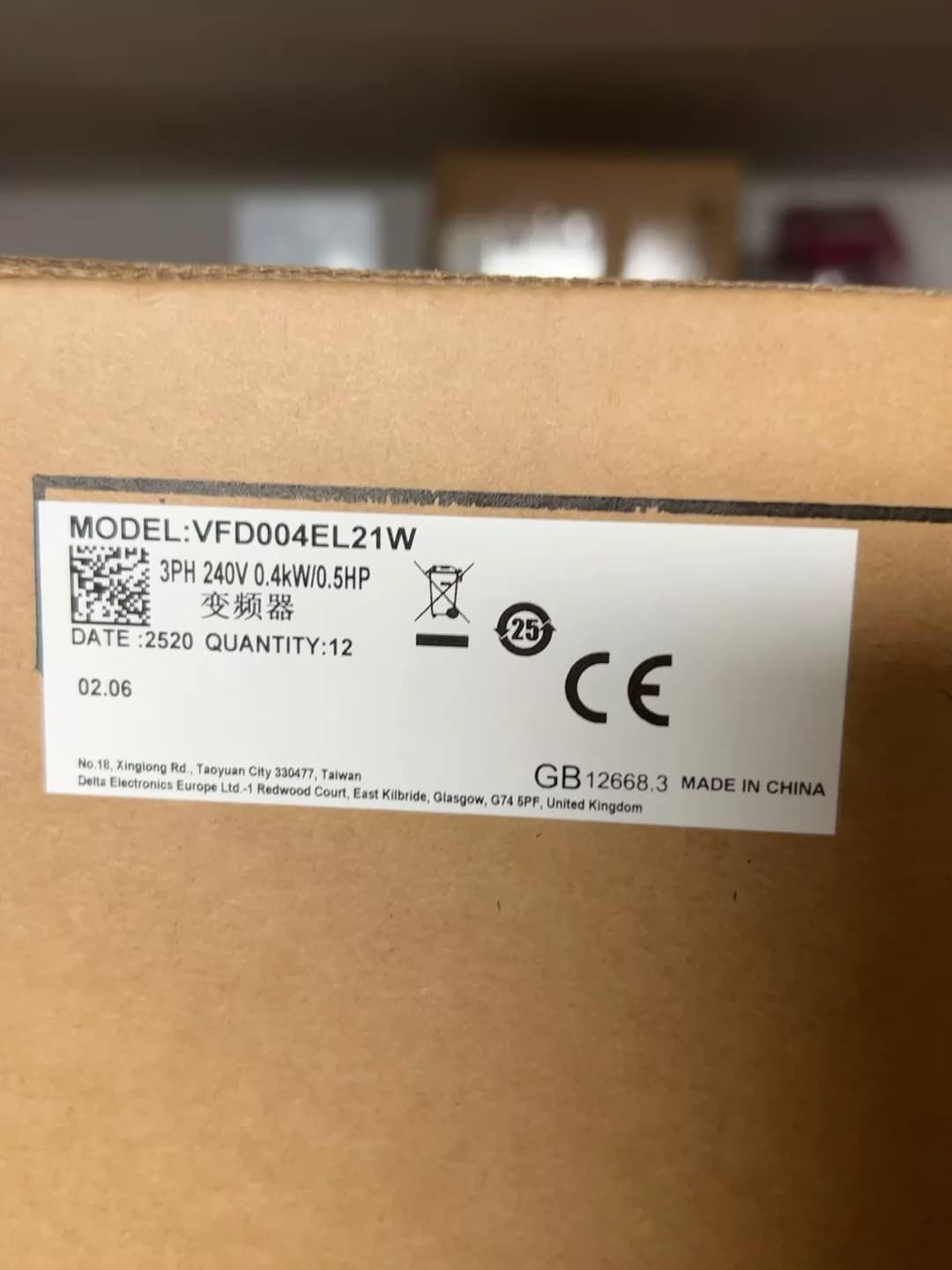 100 % helt ny original och äkta Delta VFD004EL21W Frekvensomvandlare Driv servomotor