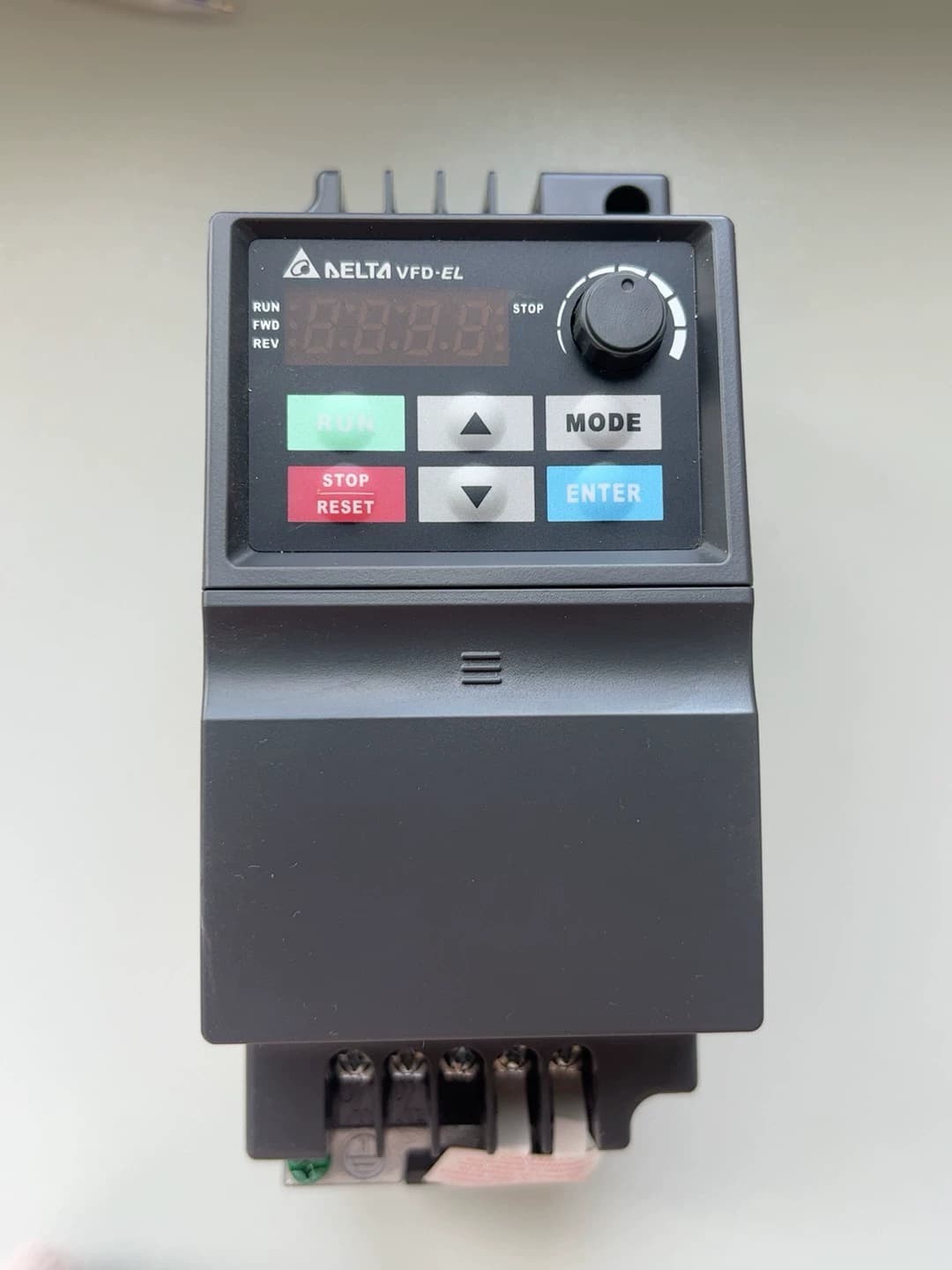 100 % helt ny original och äkta Delta VFD007EL21A Frekvensomvandlare Driv servomotor
