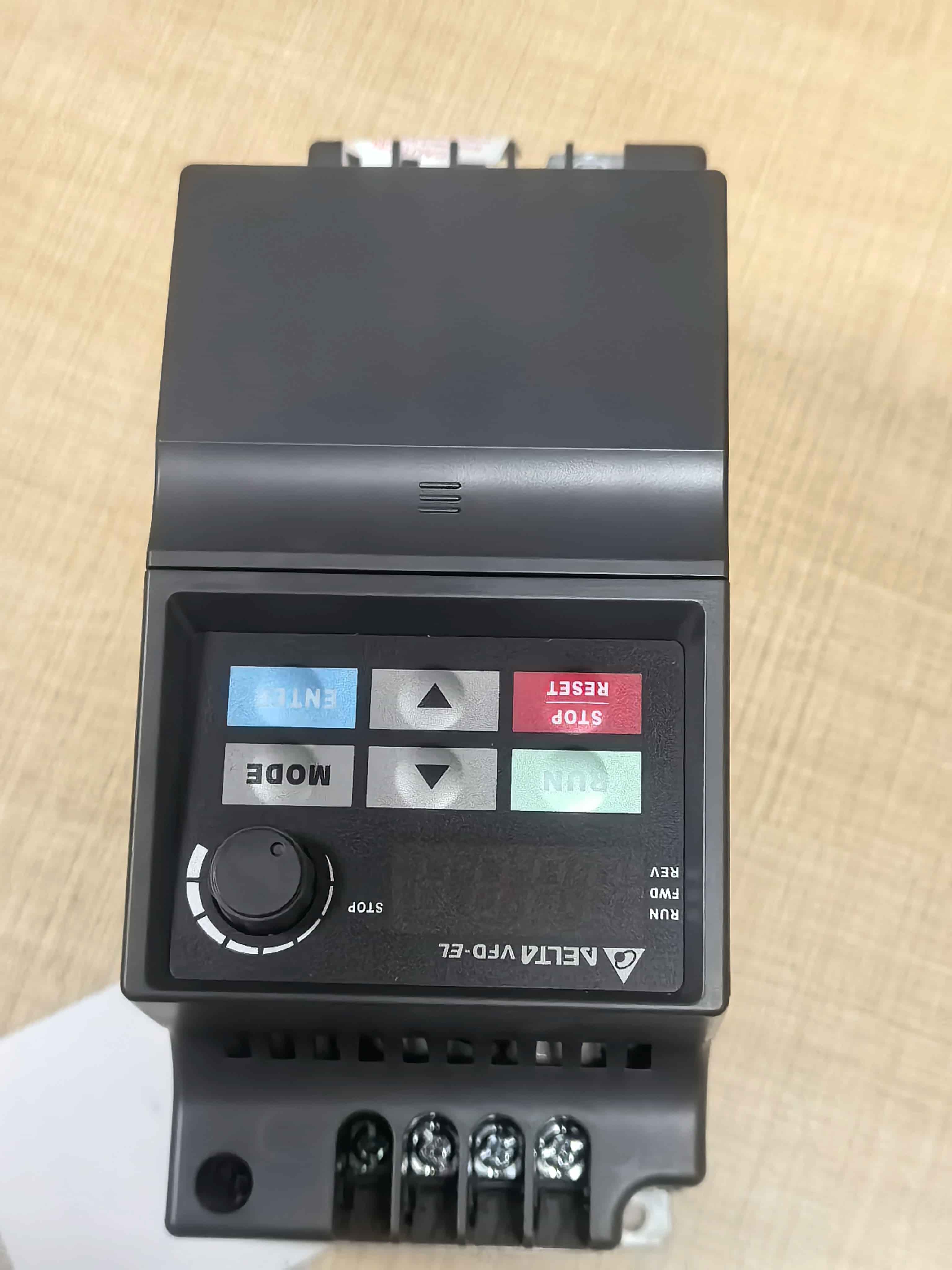 100 % helt ny original och äkta Delta VFD007EL43A Frekvensomvandlare Driv servomotor