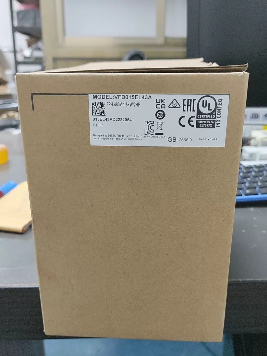 100 % helt ny original och äkta Delta VFD015EL43A Frekvensomvandlare Driv servomotor