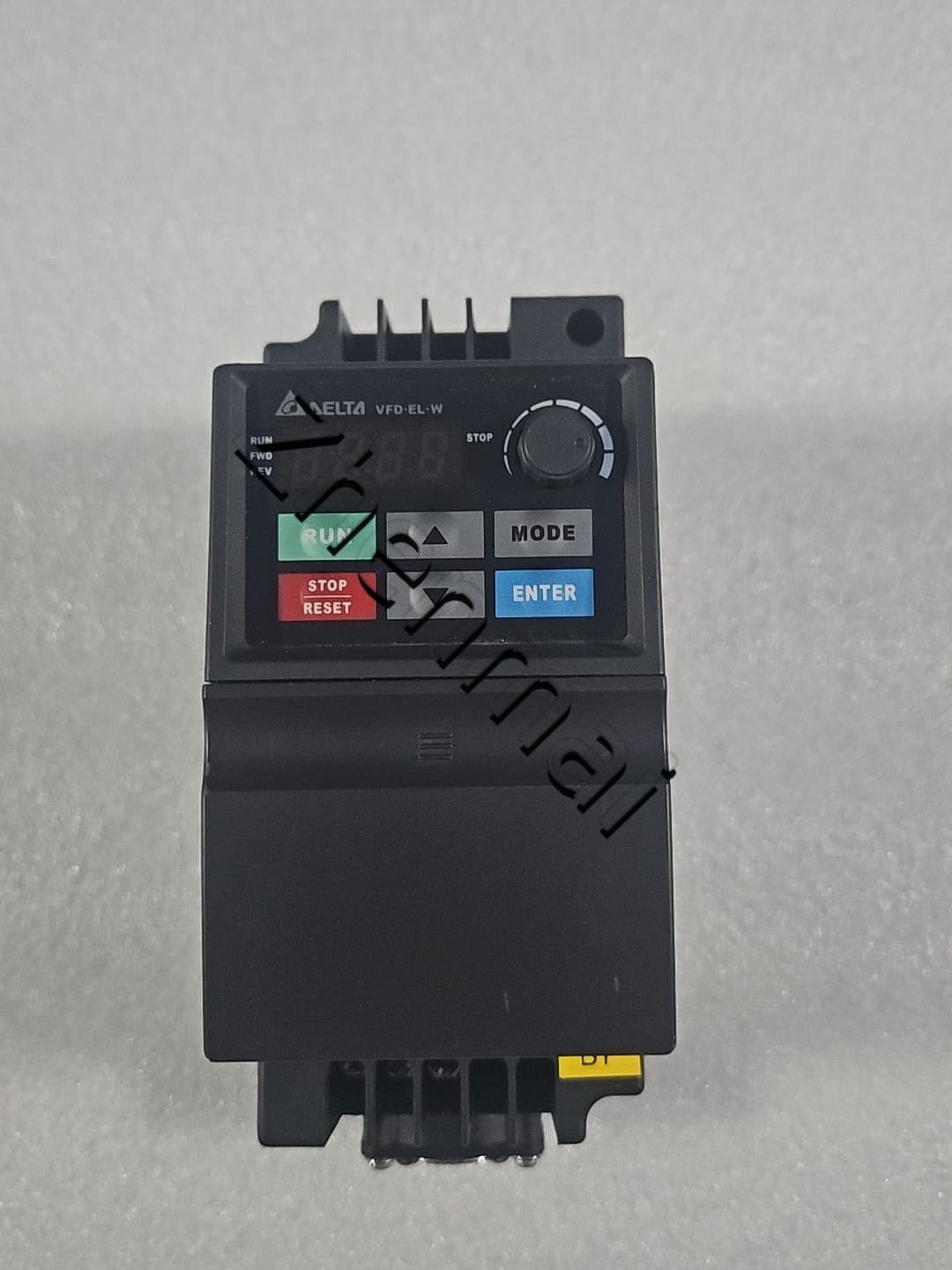 100 % helt ny original och äkta Delta VFD015EL43W Frekvensomvandlare Driv servomotor