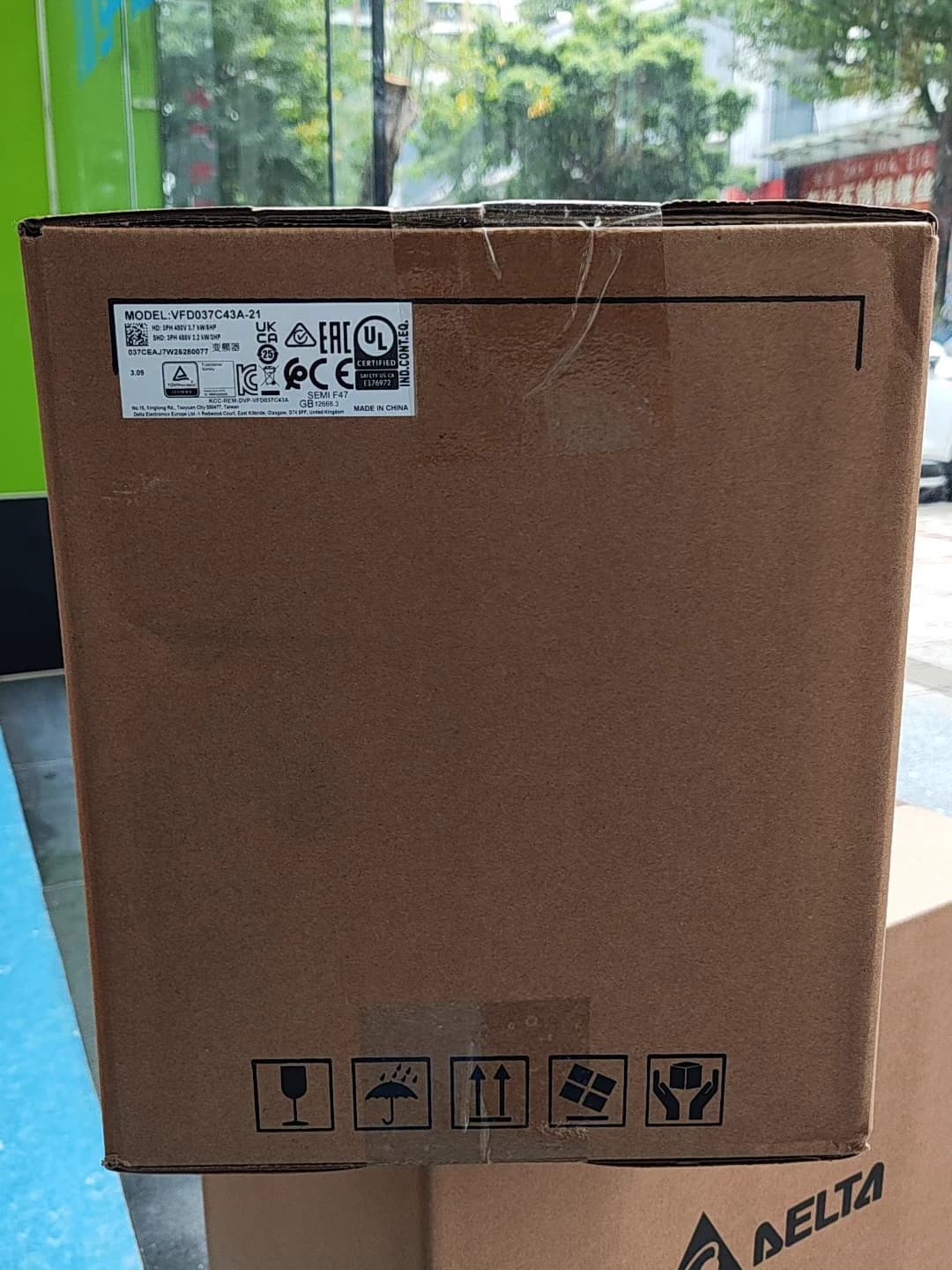 100 % helt ny original och äkta Delta VFD037C43A-21 Frekvensomvandlare Driv servomotor