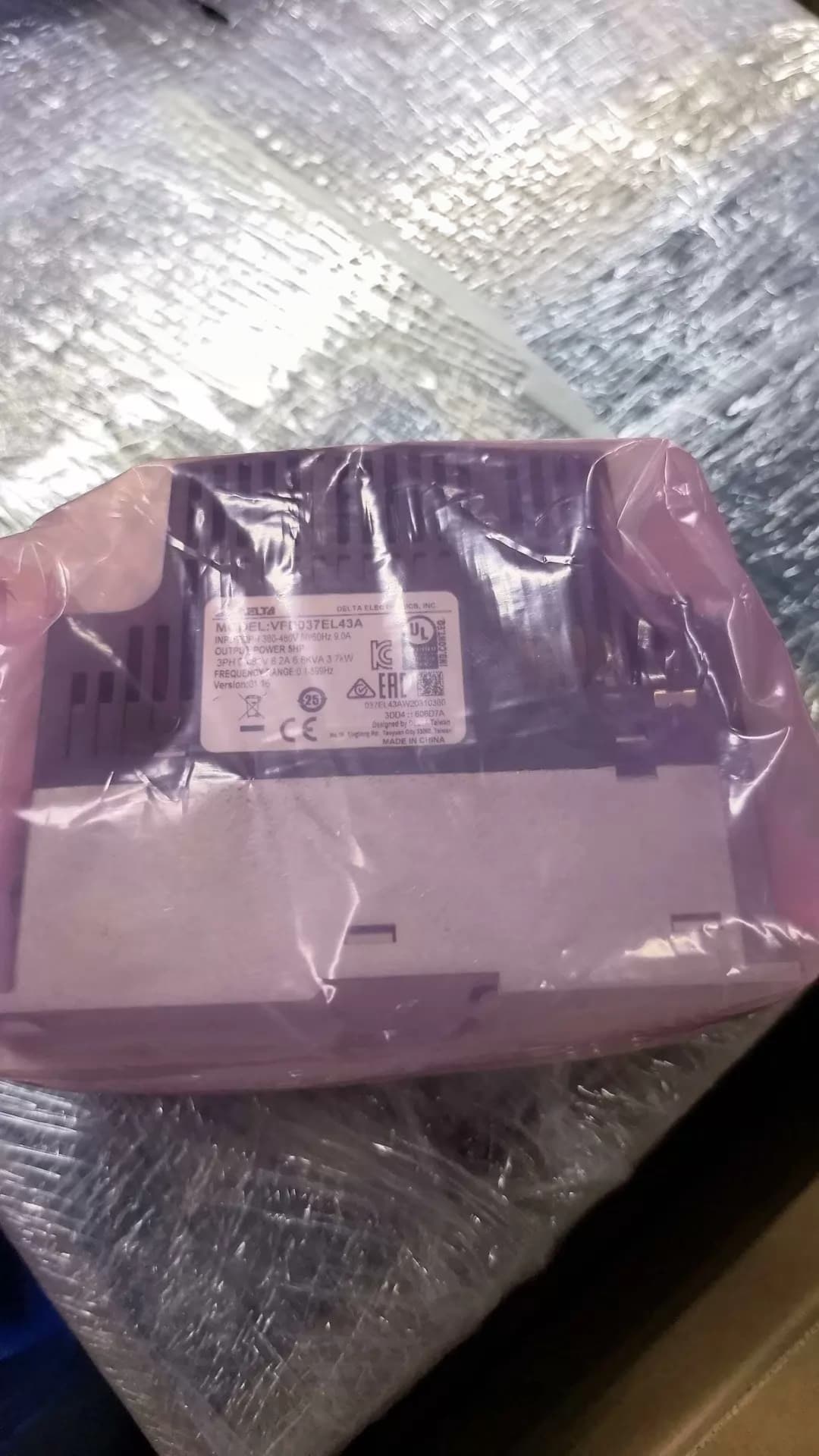 100 % helt ny original och äkta Delta VFD037EL43A Frekvensomvandlare Driv servomotor