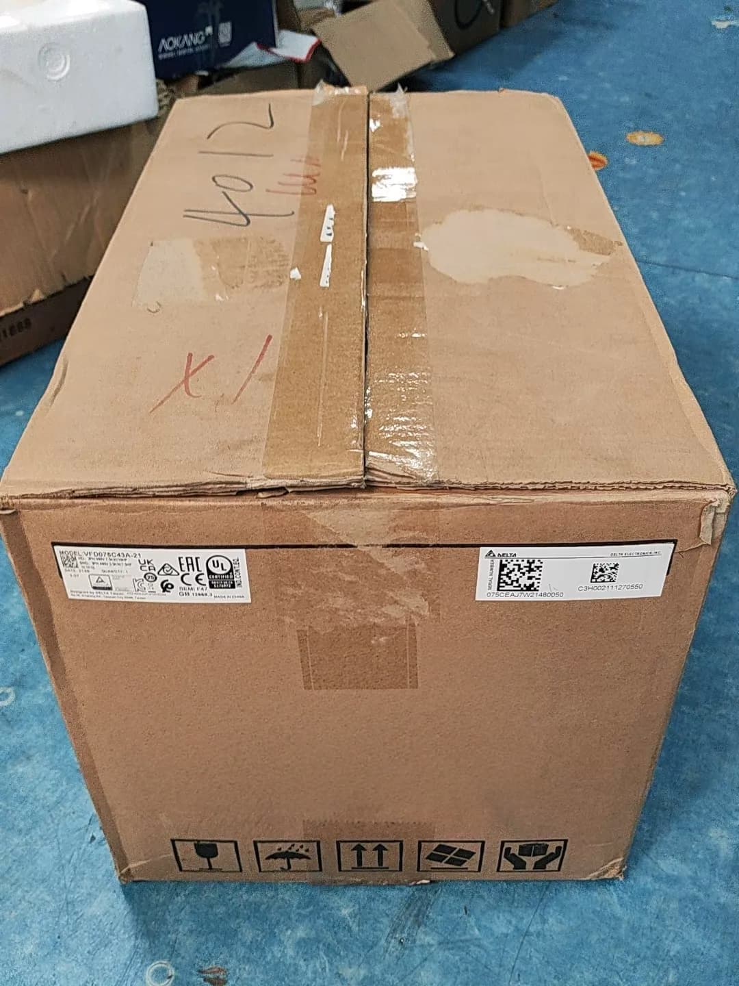 100 % helt ny original och äkta Delta VFD075C43A-21 Frekvensomvandlare Driv servomotor