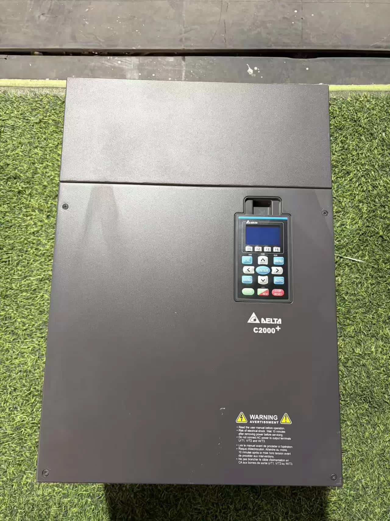 100 % helt ny original och äkta Delta VFD1100C43A-00 Frekvensomvandlare Driv servomotor