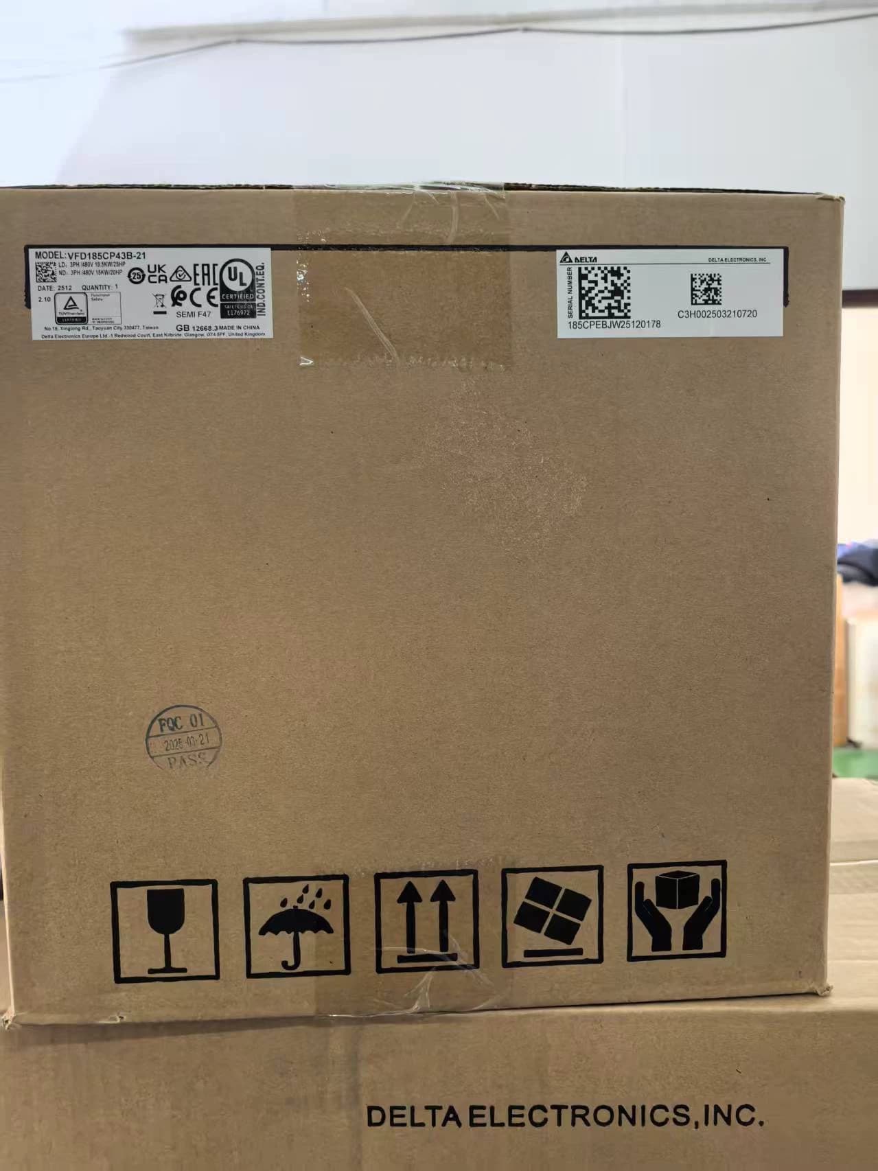 100 % helt ny, original och äkta Delta VFD185CP43B-21 380V18.5KW Frekvensomvandlare Driv servomotor