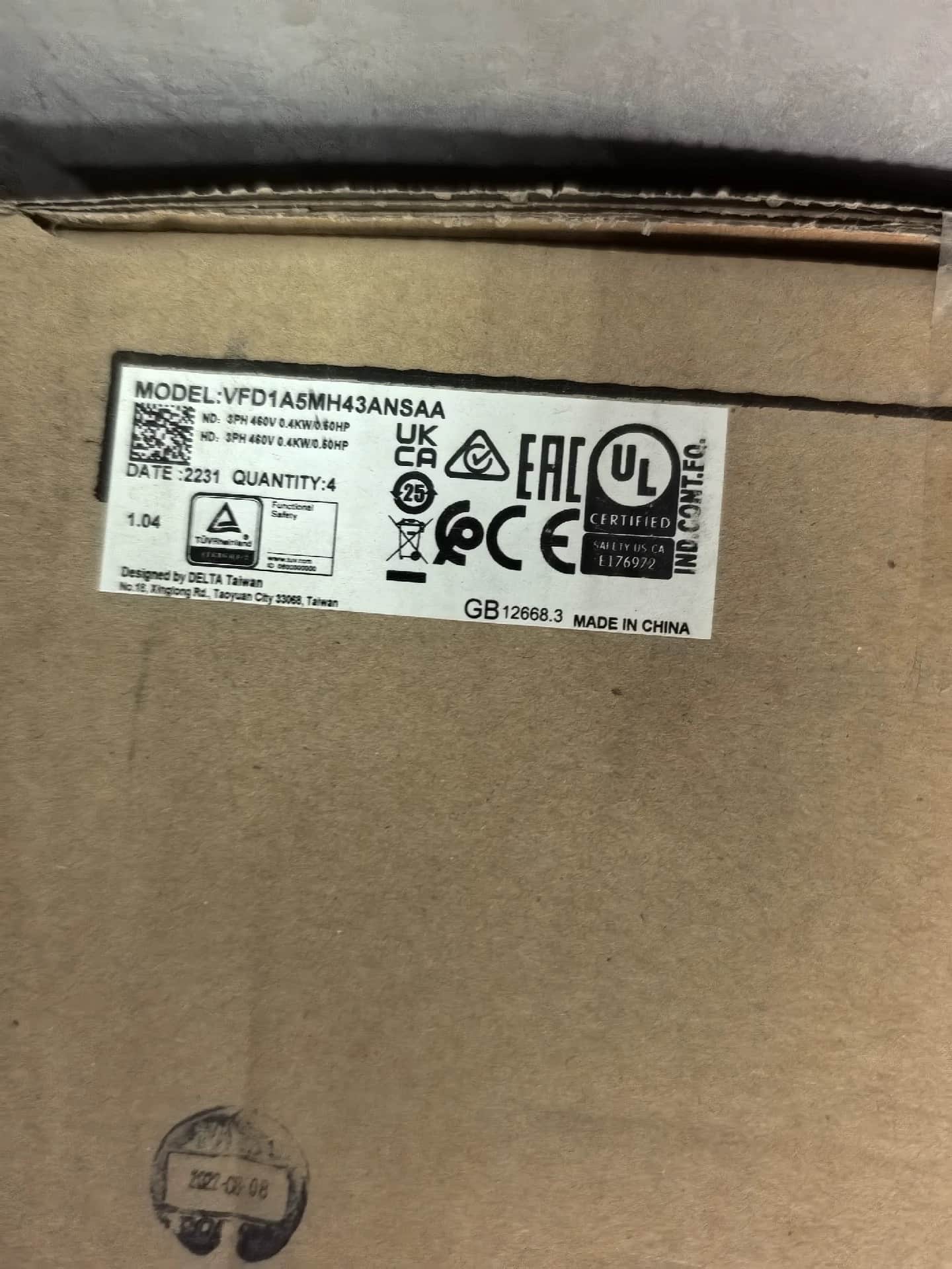 100 % helt nytt original och äkta Delta VFD1A5MH43ANSAA 0,4KW Frekvensomvandlare Driv servomotor