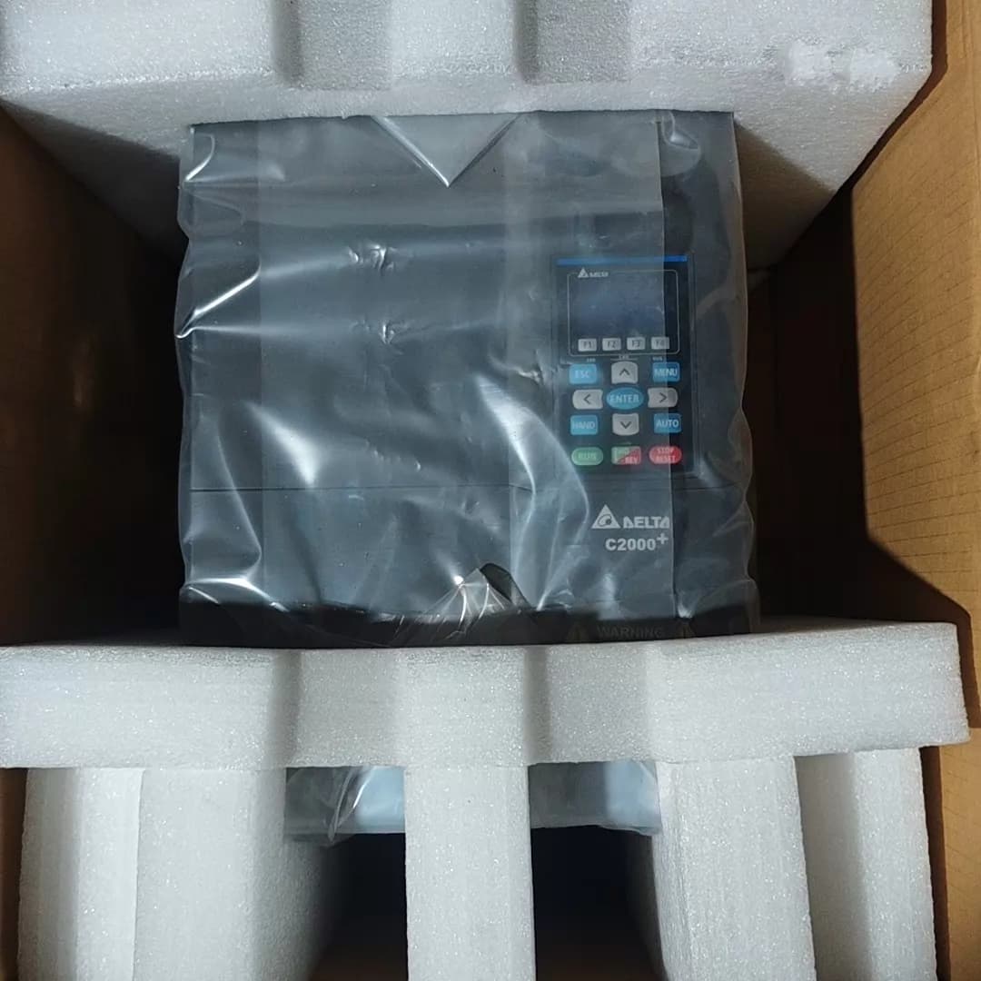 100 % helt ny original och äkta Delta VFD370C43S-00 Frekvensomvandlare Driv servomotor