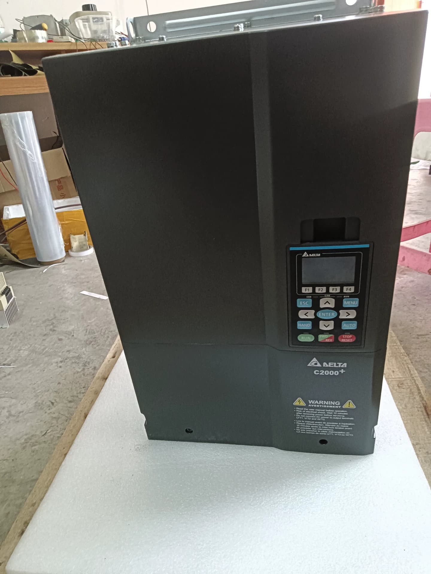 100 % helt ny original och äkta Delta VFD450C43S-00 Frekvensomvandlare Driv servomotor