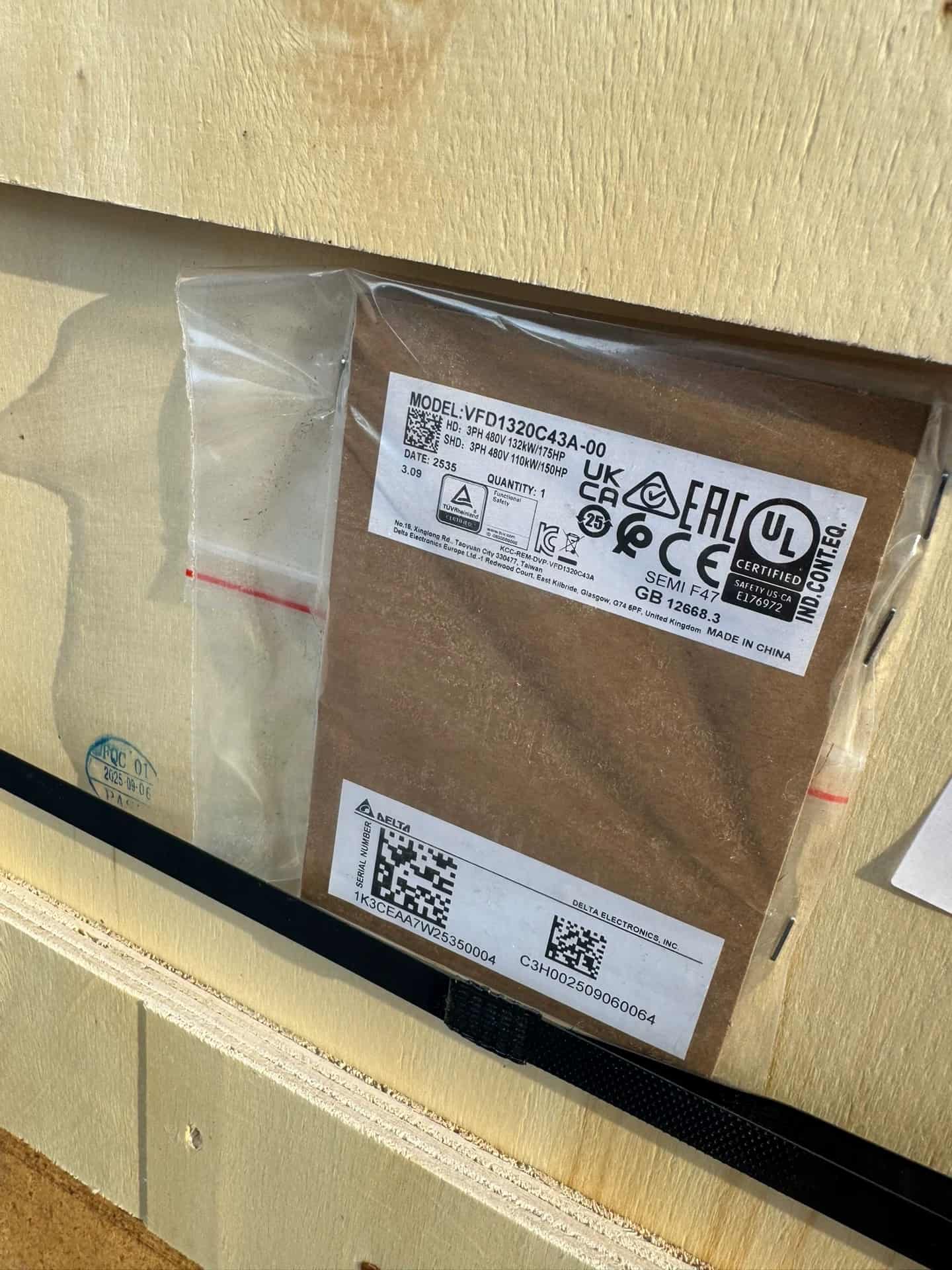 100 % helt ny original och äkta Delta VVFD1320C43A-00 Frekvensomvandlare Driv servomotor