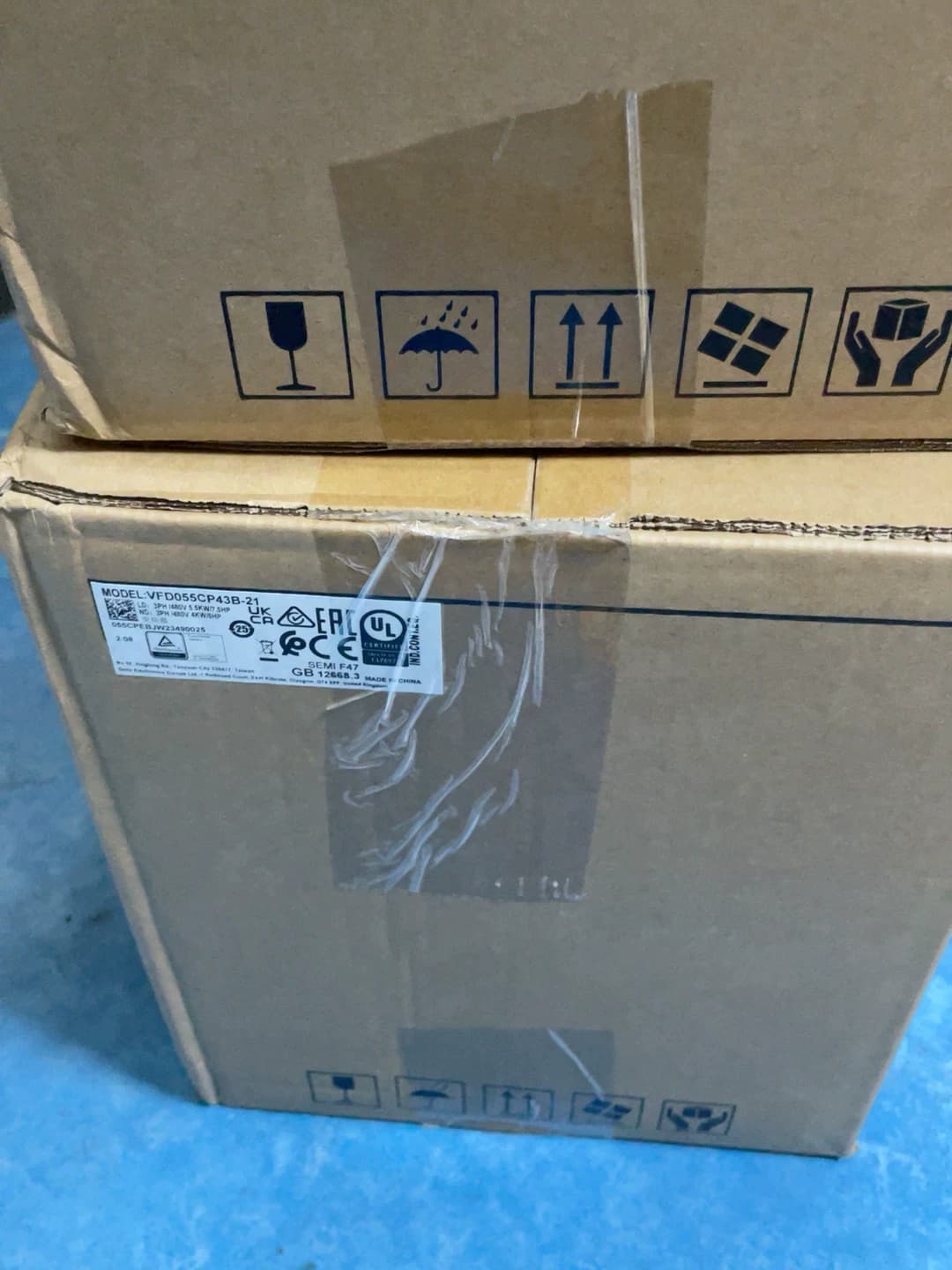 100 % helt ny, original och äkta DeltaVFD055CP43B-21 380V 5,5KW Frekvensomvandlare Driv servomotor