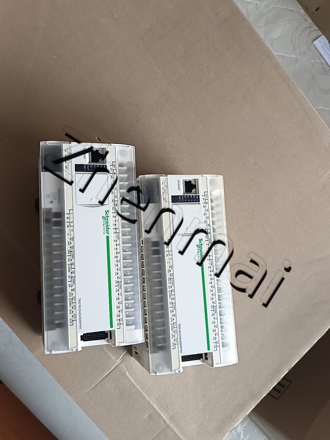 100 % helt ny, original och äkta Schneider TM218LDA40DRPHN Frekvensomvandlare, strömbrytare, kontaktorer, skyddsanordningar