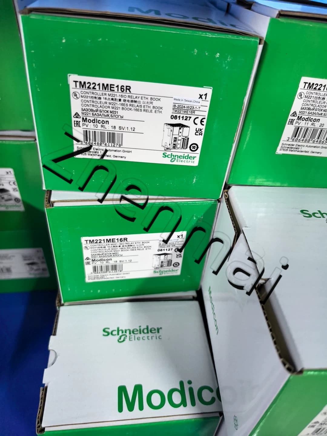 100 % helt ny, original och äkta Schneider TM221ME16R Frekvensomvandlare, strömbrytare, kontaktorer, skyddsanordningar