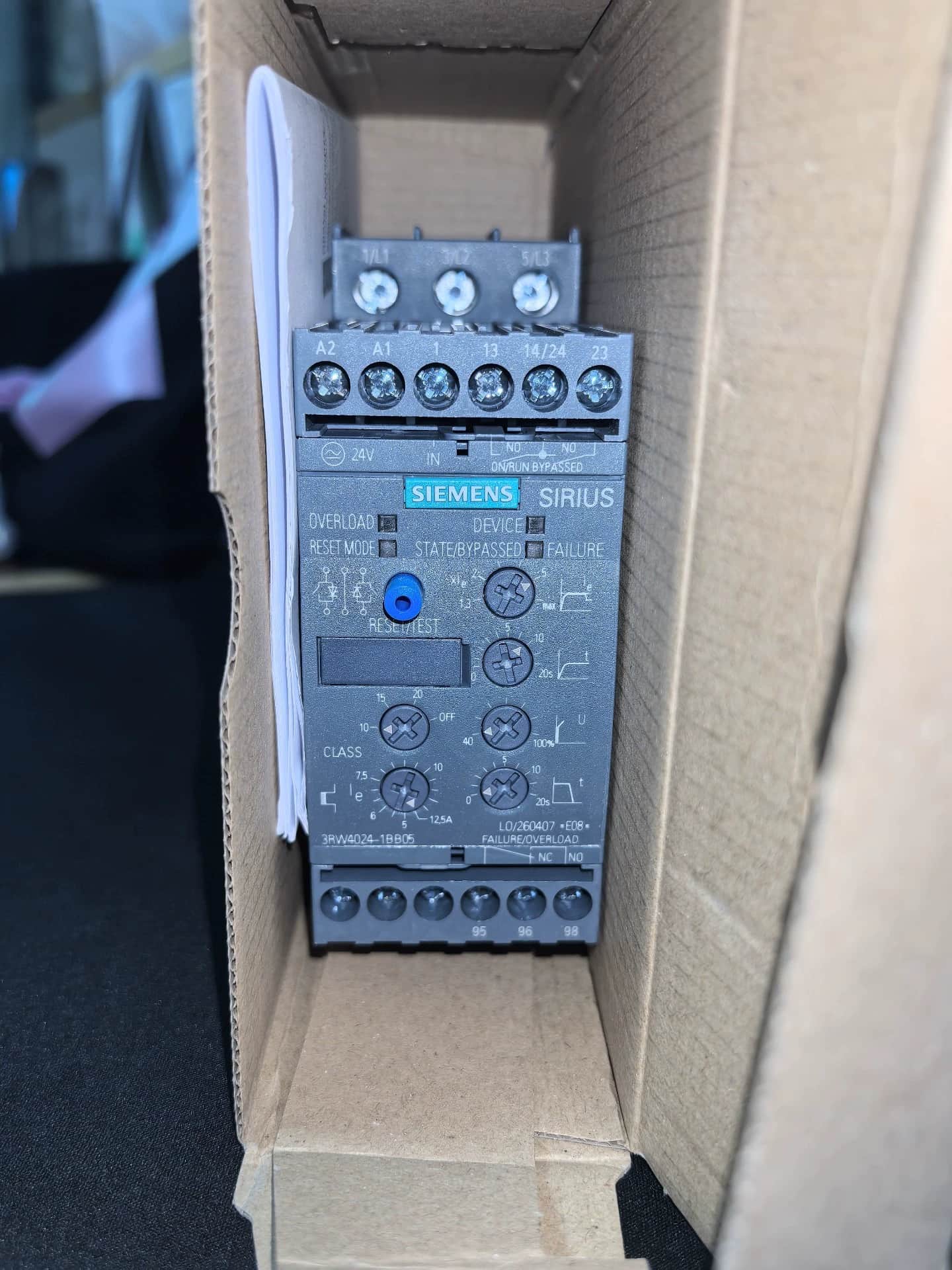 Helt ny, äkta, fabriksanpassad Siemens 3RW4024-1BB05 mjukstartare SIRIUS SOFT STARTER
