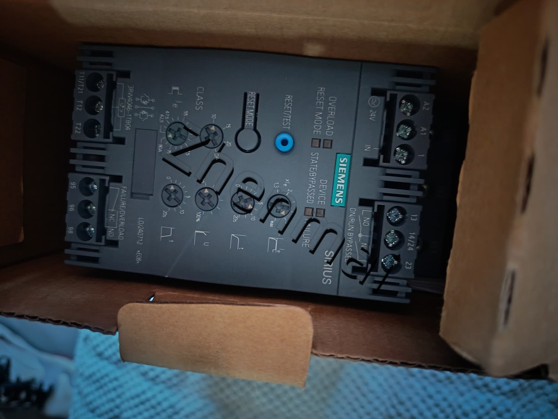 Helt ny, äkta, fabriksanpassad Siemens 3RW4046-1TB04 mjukstartare SIRIUS SOFT STARTER