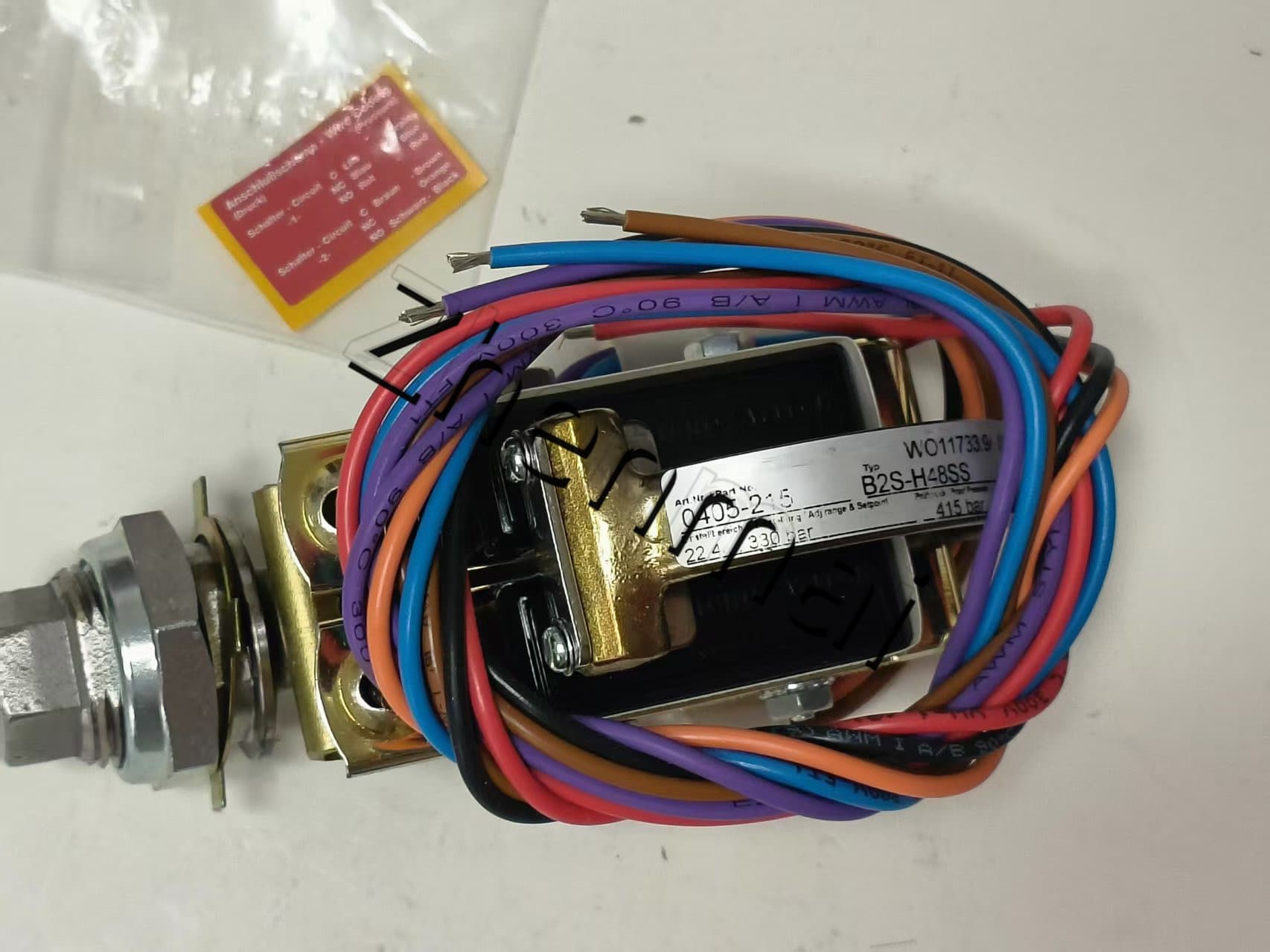 Helt ny original Barksdale 0405-215 B2S-H48SS Trycksensor Nivåomkopplare Flödesvakt Tryckomkopplare Snabb leverans