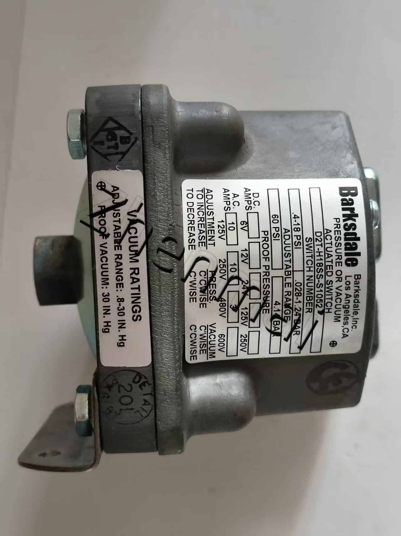 Helt ny original Barksdale D2T-H18SS-S1052 Trycksensor Nivåomkopplare Flödesbrytare Tryckomkopplare Snabb leverans