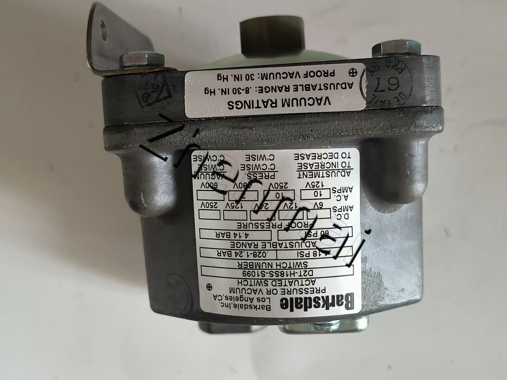 Helt ny original Barksdale D2T-H18SS-S1099 Trycksensor Nivåomkopplare Flödesvakt Tryckomkopplare Snabb leverans