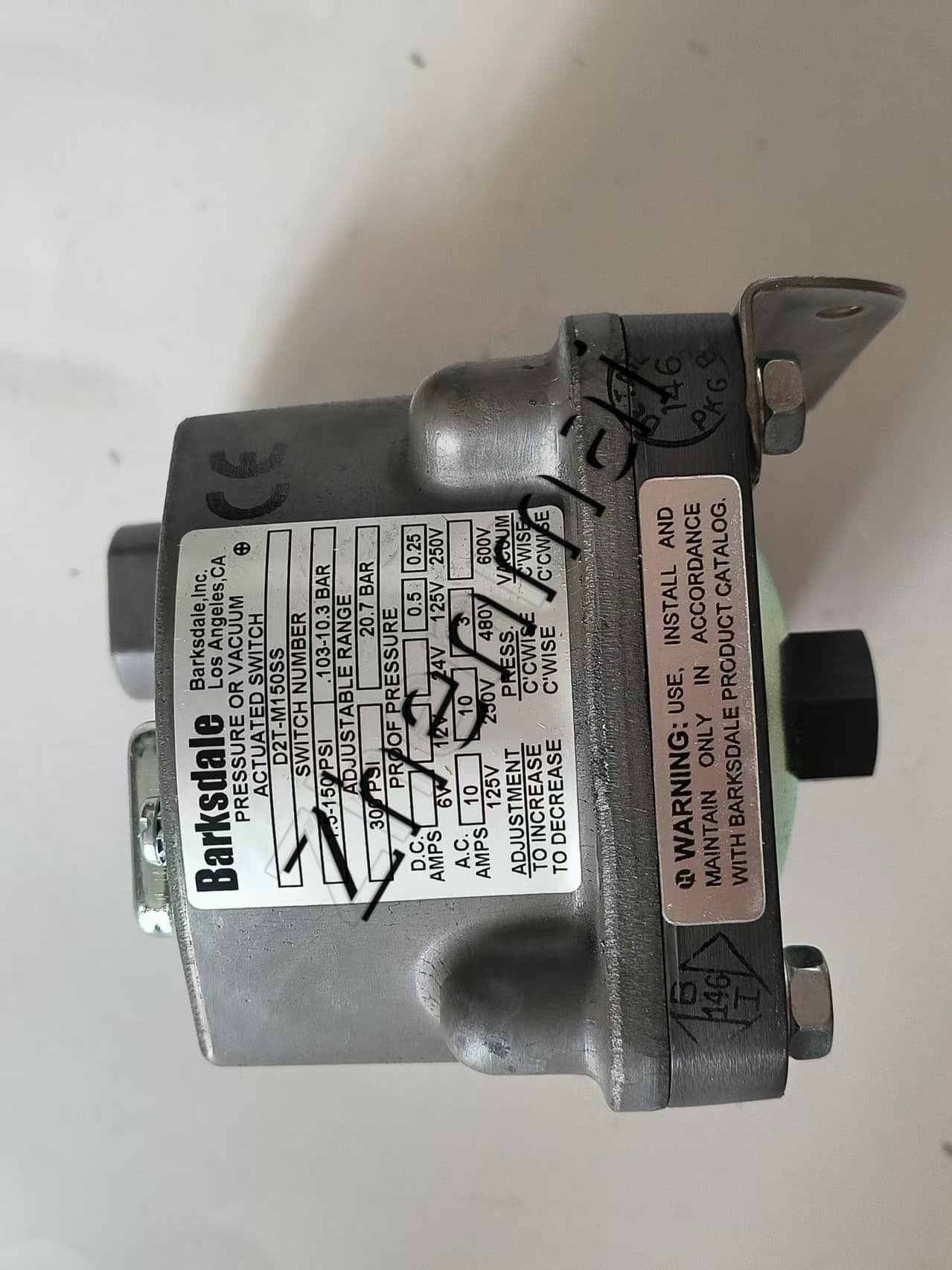 Helt ny original Barksdale D2T-M150SS Trycksensor Nivåomkopplare Flödesbrytare Tryckomkopplare Snabb leverans