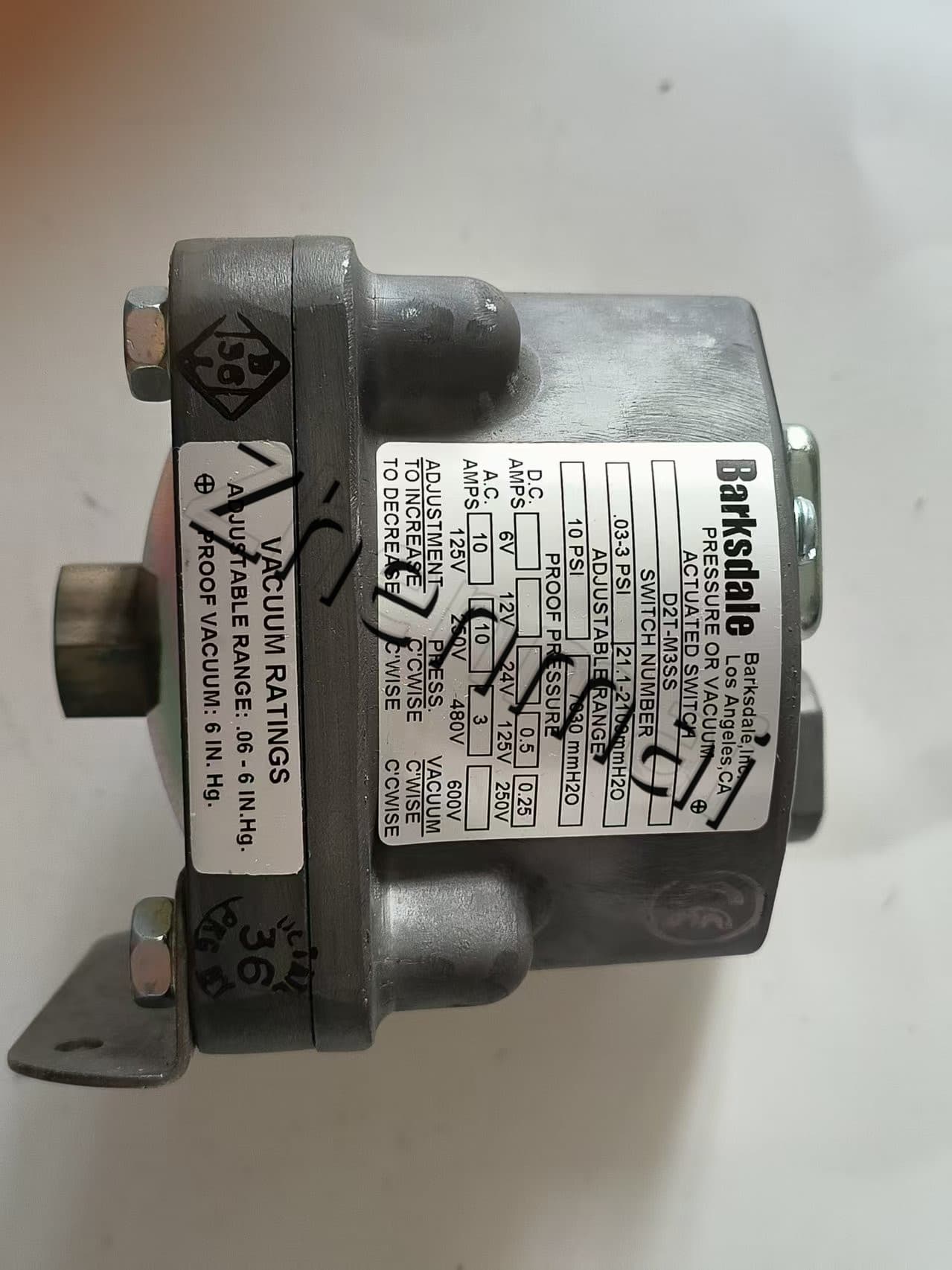 Helt ny original Barksdale D2T-M3SS 0401-407 Trycksensor Nivåomkopplare Flödesbrytare Tryckomkopplare Snabb leverans