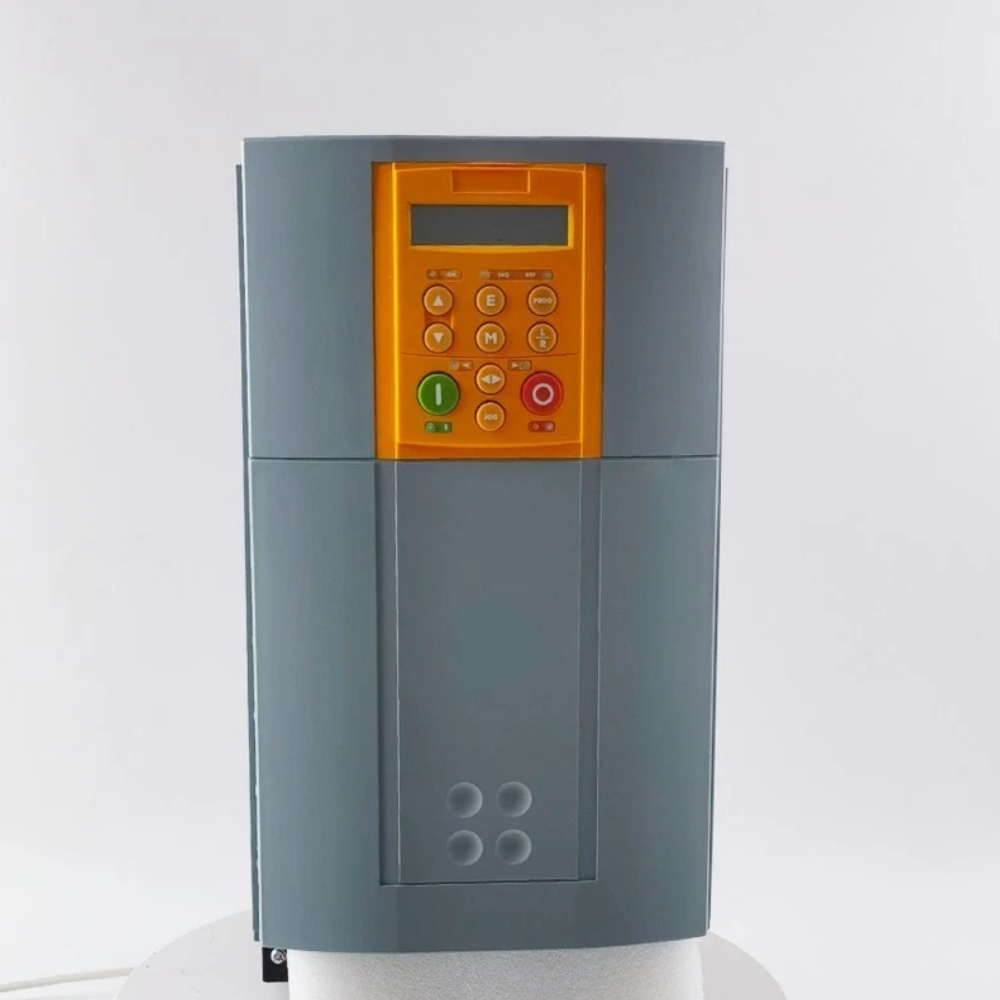 Helt ny original Parker 590P-23311020-P00-U4V0 Servodrivenheter med variabel frekvens servomotorer styrenheter Snabb leverans