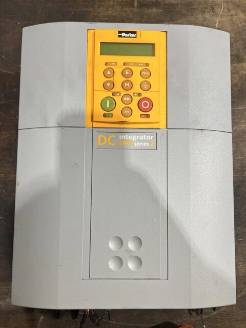 Helt ny original Parker 598P-53260010-TP00-U4WP Servodrivenheter med variabel frekvens servomotorer styrenheter Snabb leverans