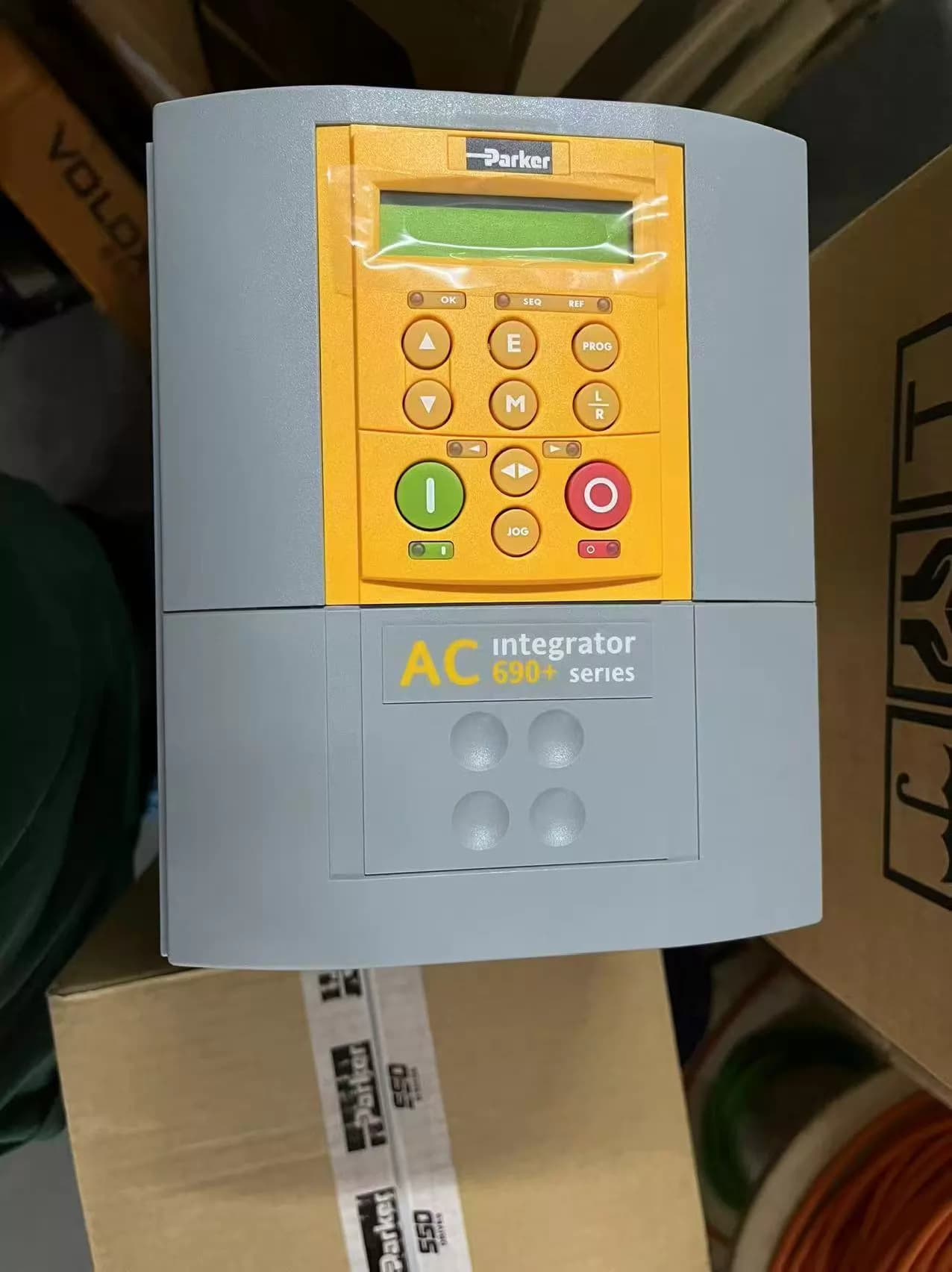Helt ny original Parker 690-431550B0-B00P00-A400 Servodrivenheter med variabel frekvens servomotorer styrenheter Snabb leverans