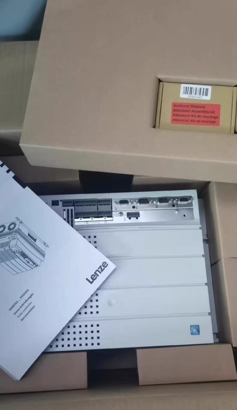 Äkta ny Lenze E82EV113-4C040 Industriell I/O-modul FedEx DHL Snabb leverans