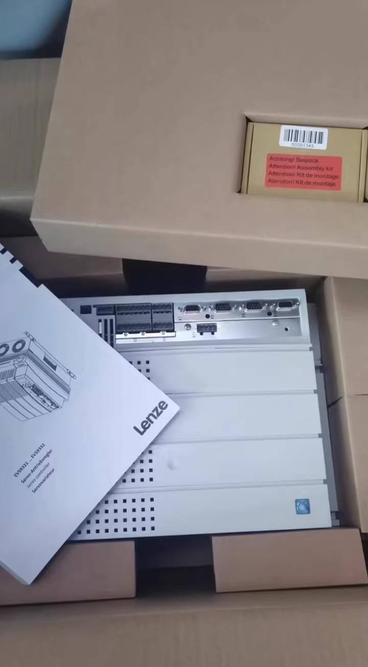 Äkta ny Lenze E82EV751K4C200 Industriell I/O-modul FedEx DHL Snabb leverans