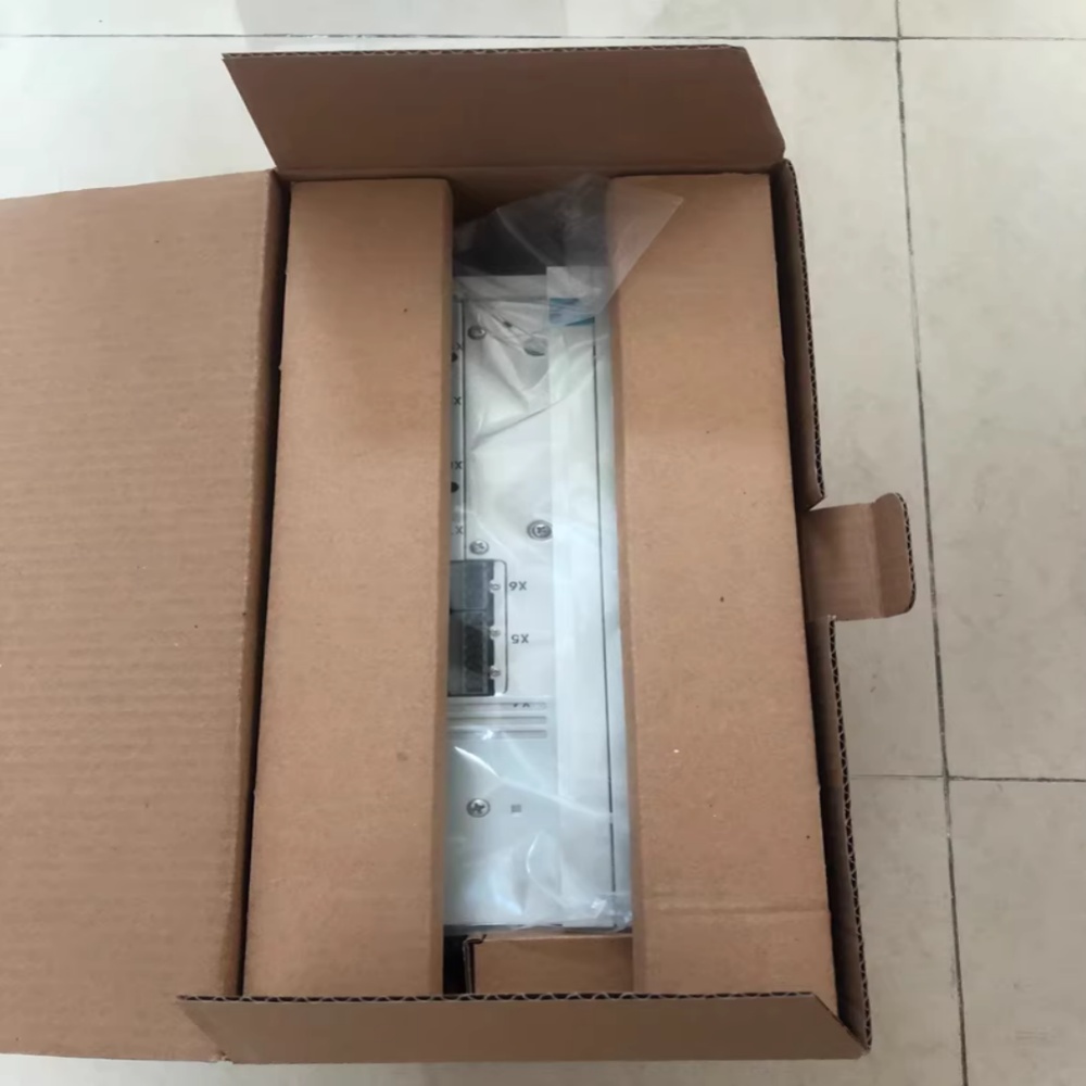 Äkta ny Lenze E82ZAFAC010 Industriell I/O-modul FedEx DHL Snabb leverans