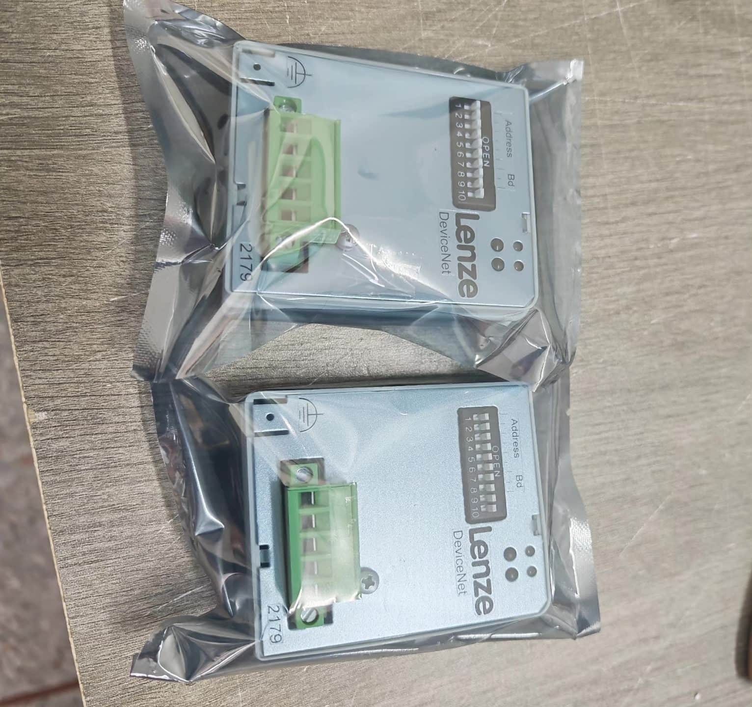Äkta ny Lenze EMF2177IB Industriell I/O-modul FedEx DHL Snabb leverans