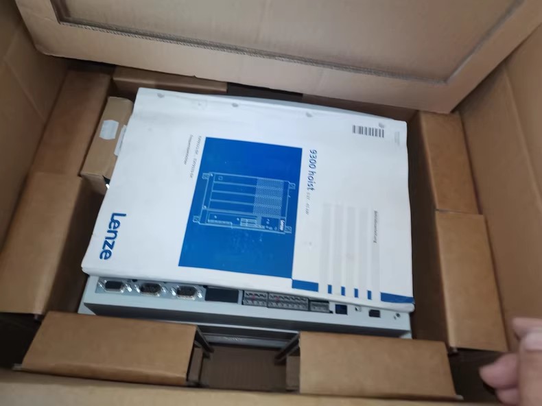 Äkta ny Lenze EVS9326-EV Industriell I/O-modul FedEx DHL Snabb leverans